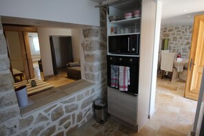 Family Apartment, 1 Bedroom | Private kitchen