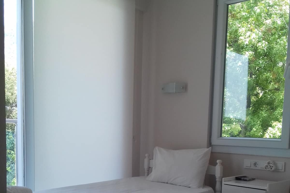 Standard Double or Twin Room, 2 Single Beds, Courtyard View
