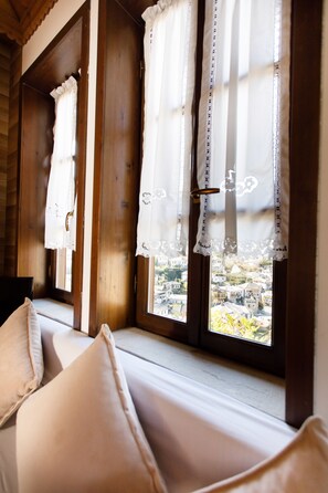 Deluxe Suite, City View | Mountain view - Hotel Kodra (Gjirokastër)