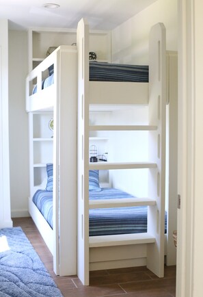 7 bedrooms, iron/ironing board, travel cot, WiFi