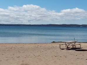 Beach nearby, sun loungers, beach towels