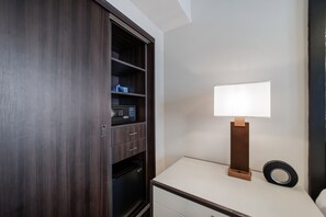 Interior - Venezia Hotel (Miami Beach)