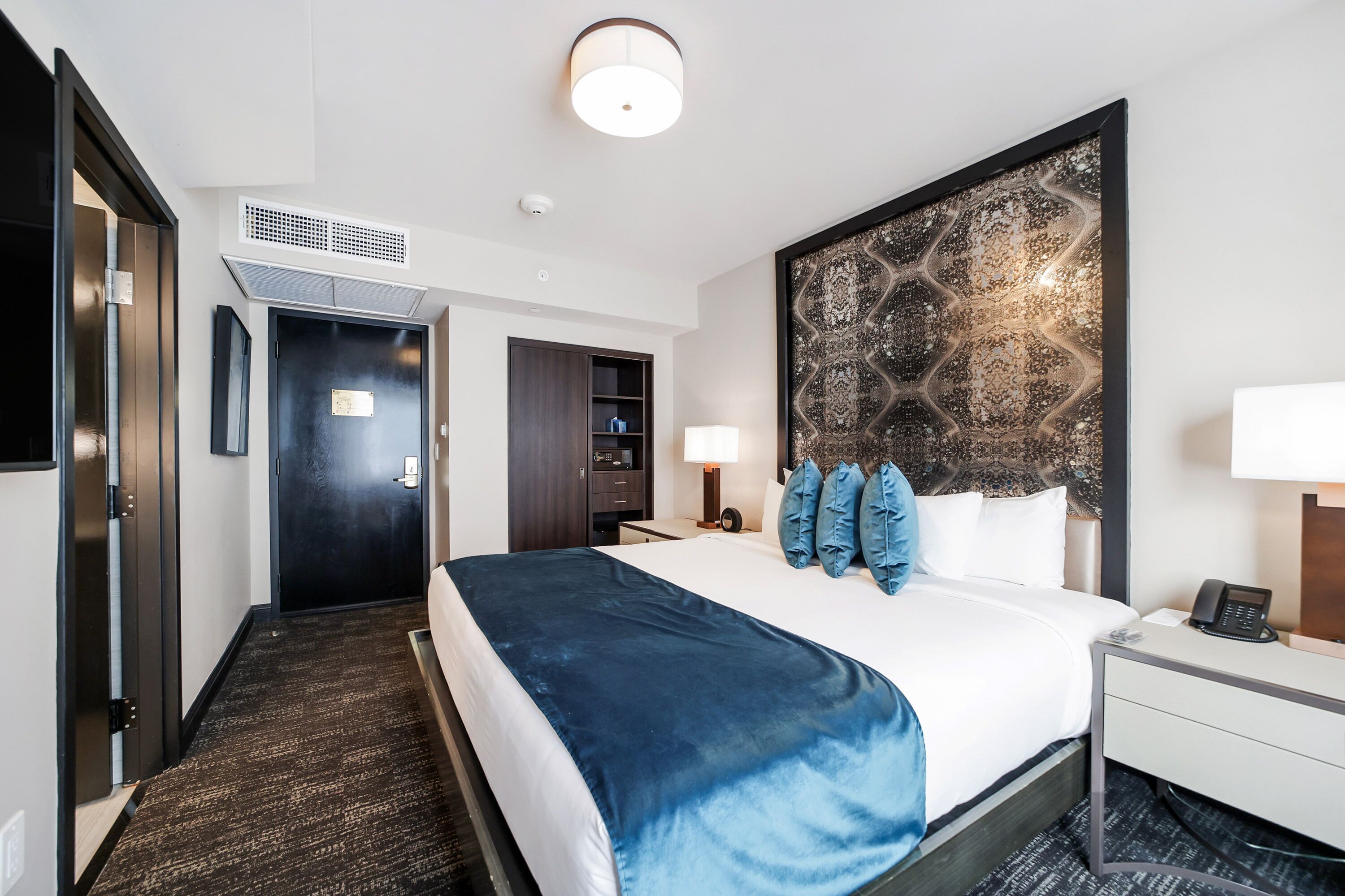 Pillowtop beds, in-room safe, desk, laptop workspace