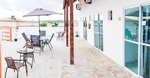 Familien-Suite, Balkon (Deluxe) | Terrasse/Patio