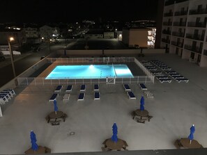 Outdoor pool, a heated pool