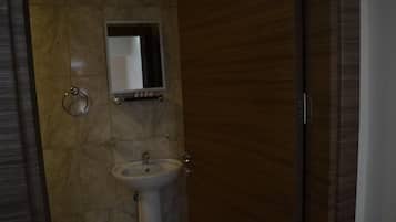 Bruser, gratis toiletartikler, hårtørrer, hjemmesko