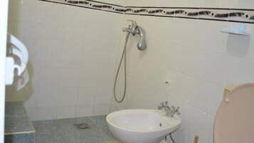 Shower, free toiletries, towels, soap
