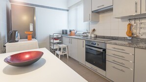 Leilighet, 1 soverom, terrasse, havutsikt | Eget kjøkken | Espressomaskin, kaffetrakter/tekoker, kjøleskap og mikrobølgeovn