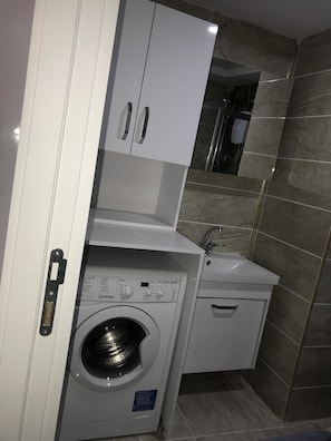 Blackout drapes, iron/ironing board, bed sheets, wheelchair access