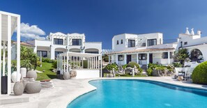 A modern villa with a swimming pool, white architecture, and a well-maintained garden. - Sulia House Porto Rotondo, Curio Collection by Hilton (Olbia)