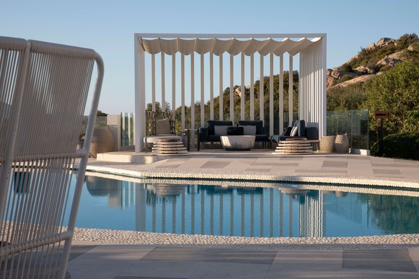 Outdoor pool, open 9:00 AM to 7:00 PM, free pool cabanas, pool umbrellas