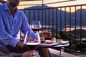 Room service – dining - Sulia House Porto Rotondo, Curio Collection by Hilton (Olbia)