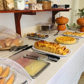 Free daily buffet breakfast  - Pousada Ilha do Encanto (Cairu)