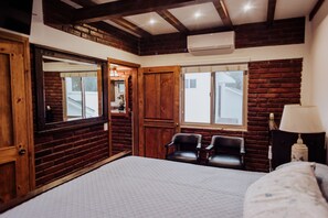 Family Cottage, 1 Bedroom, Garden View | 1 bedroom, individually decorated, individually furnished - Casa Sara (Valle de Guadalupe)