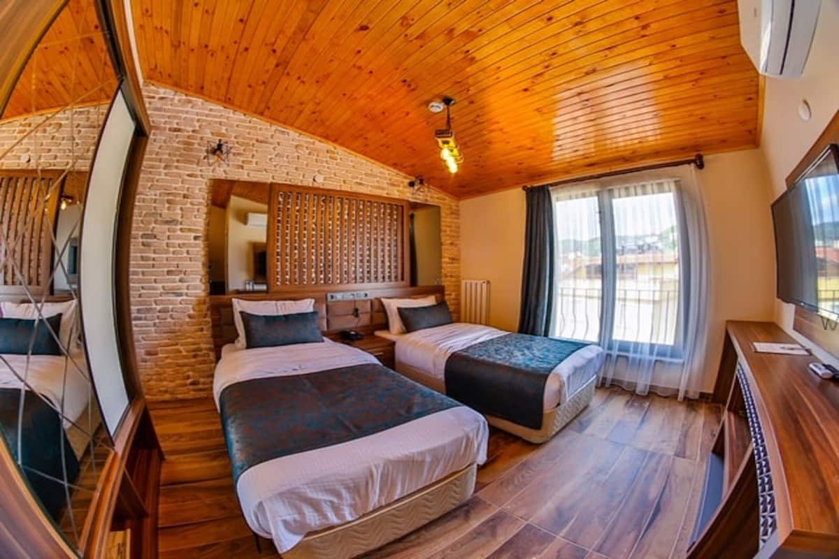 deluxe loft, city view | in-room safe, free wifi