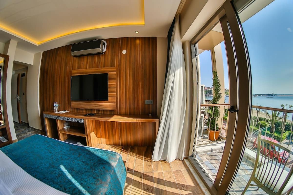 standard double room, sea view | in-room safe, free wifi