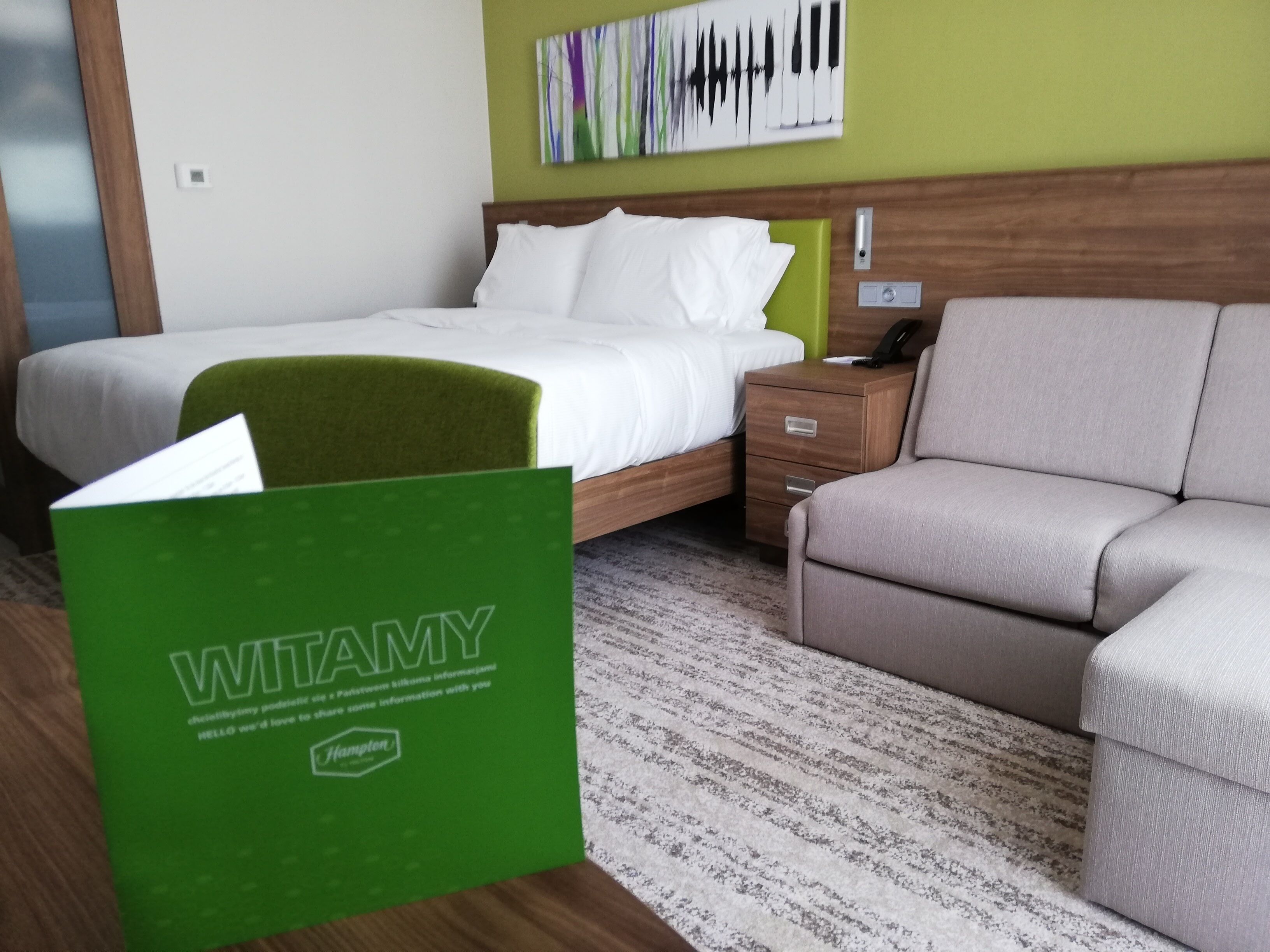 family room, 1 queen bed | hypo-allergenic bedding, in-room safe, desk, laptop workspace