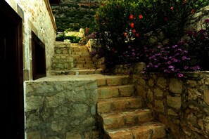 Property grounds - Likya Yolu Palas (Demre)