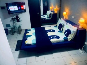 واي فاي مجانًا وملاءات أسرّة