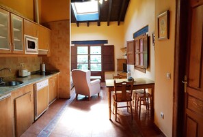 Apartment, 2 Bedrooms, Garden View | Private kitchen | Full-size fridge, microwave, stovetop, coffee/tea maker - Amaicha Apartamentos Rurales (Ribadesella)