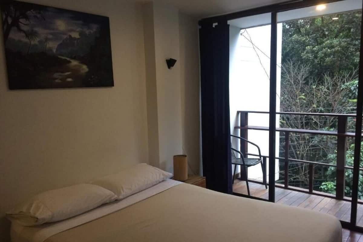 Room, 1 Double Bed, Non Smoking | Iron/ironing board, free WiFi, bed sheets