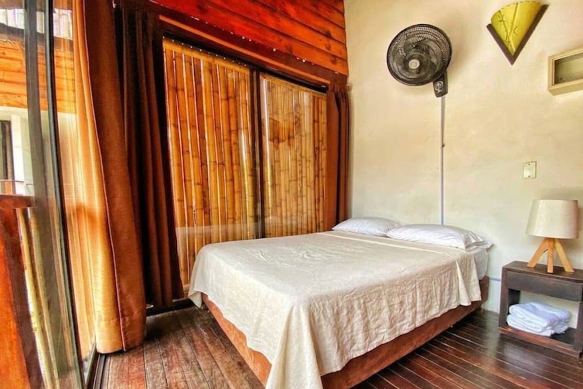 Basic Room | Iron/ironing board, free WiFi, bed sheets