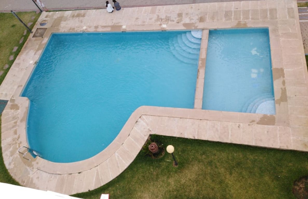 2 piscines extérieures