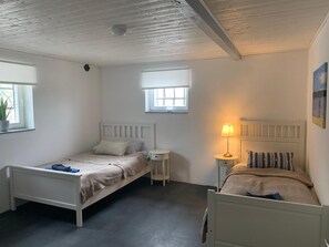 Soundproofing, iron/ironing board, free cots/infant beds, free WiFi - Dorisberg B&B (Löberöd)