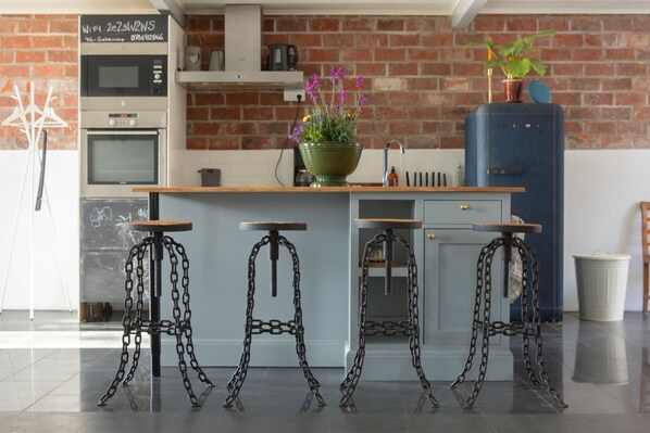 Fridge, microwave, stovetop, coffee/tea maker