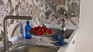 Căn hộ dành cho gia đình, 2 phòng ngủ, quang cảnh vườn nho (Mandorlo) | Bếp riêng | Tủ lạnh, bếp nấu, dụng cụ pha espresso, dụng cụ pha cà phê/trà