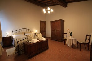 Family Apartment, 2 Bedrooms, Vineyard View (Mandorlo) | Premium bedding, individually decorated, individually furnished - Azienda Agricola I Colli di Marliano (Lastra a Signa)