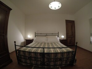 Familienapartment, 1 Schlafzimmer, Blick auf den Weinberg (Nocciolo) | Hochwertige Bettwaren, individuell dekoriert, individuell eingerichtet