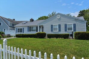 Exterior - Lovely three bedroom home-located in West Dennis Fingers (West Dennis)