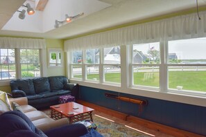 Interior - Lovely three bedroom home-located in West Dennis Fingers (West Dennis)