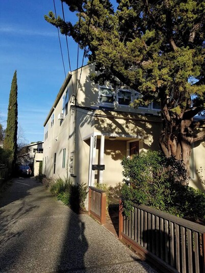 Modern Living in Palo Alto, 1 Block to Stanford #2337