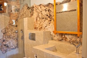 Shower, hair dryer, towels, soap - Olive Grove Cottage / Excellent Views (Lefkada)