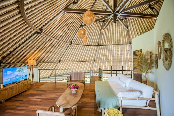 4 Bedrooms and 2 Bathrooms Villa with Private Pool Open and Closed Living Room | Living area | Smart TV