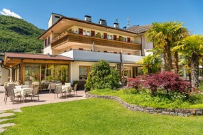 Interior entrance - Hotel Wilma (Nalles)