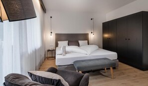 In-room safe, desk, laptop workspace, free WiFi