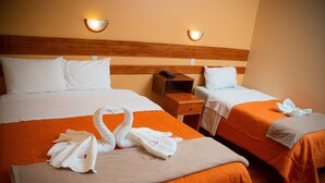 Family Room | WiFi (free) - Cusi Hotel (Cusco)