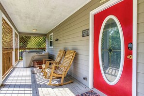 Terrace/patio - River Song, Near River, Hot Tub, Foosball, WIFI $560 FREE tickets each paid day! (Sevierville)