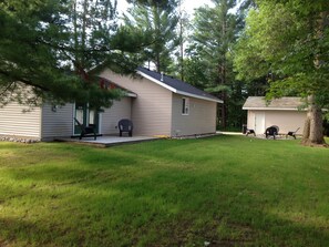 Terrace/patio - Open All Year. Ausable River Access. Newly Remodeled! (Roscommon)