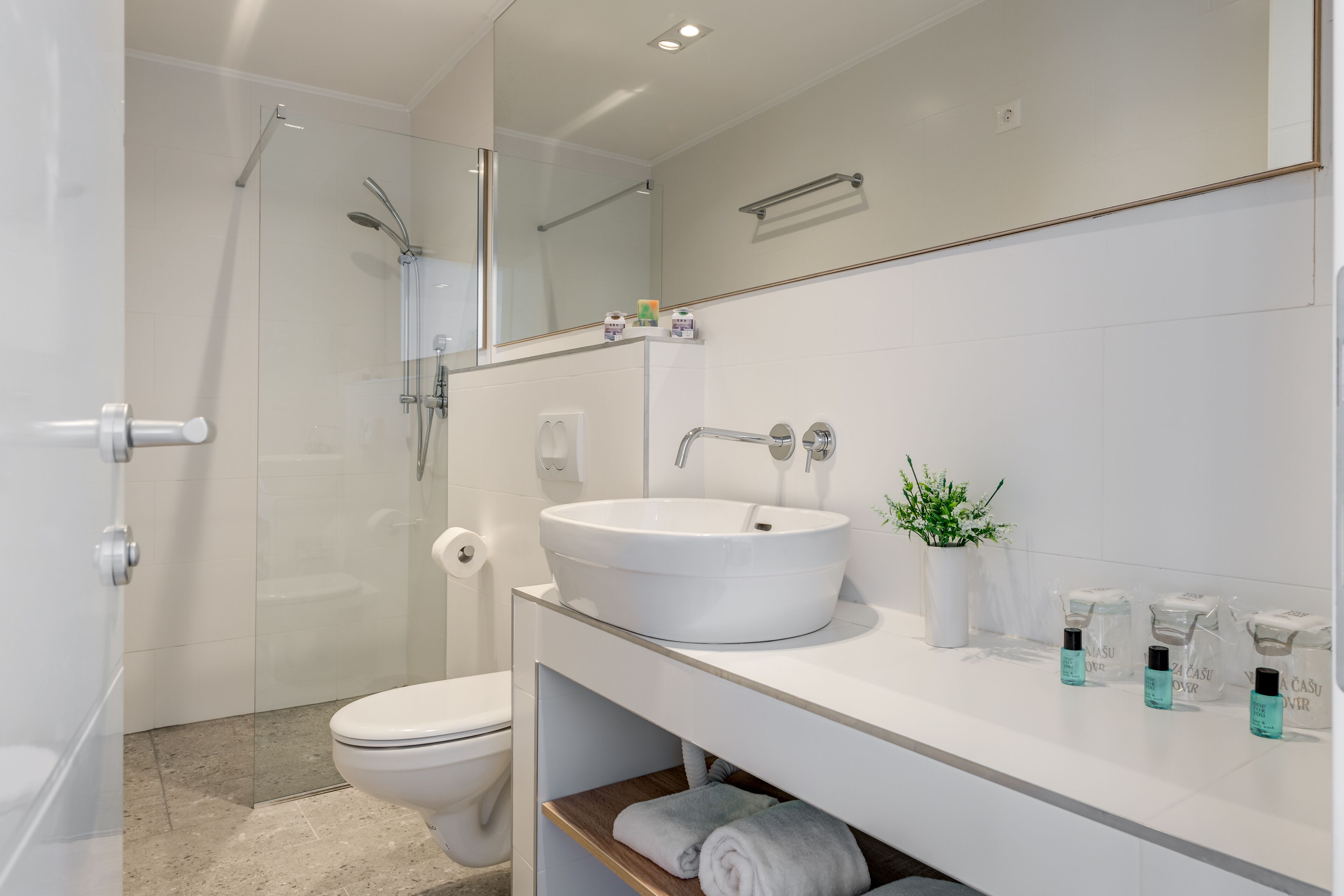 superior suite | 2 bedrooms, premium bedding, tempur-pedic beds, minibar