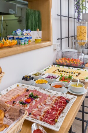 Petit déjeuner buffet compris tous les jours