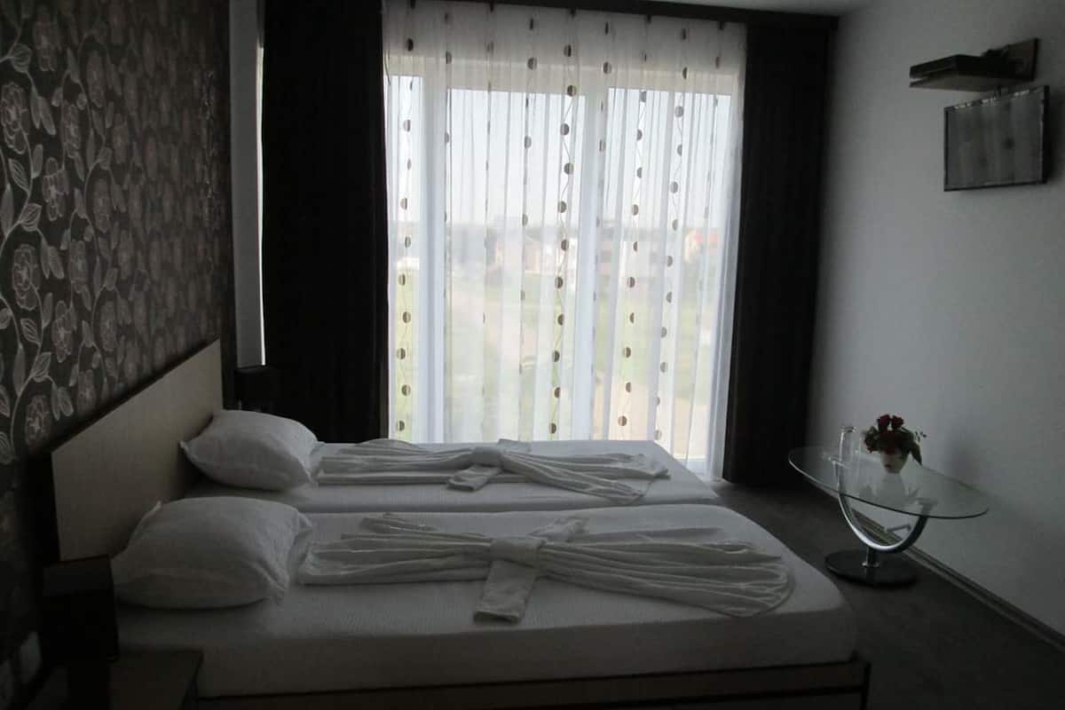 Comfort Villa, Multiple Beds, Balcony, Lake View | Extra beds