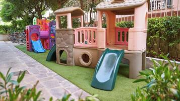 Außen-Kinderspielplatz