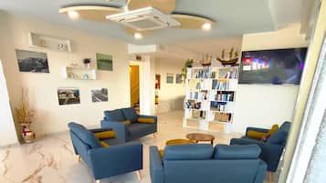 19-inch TV with digital channels