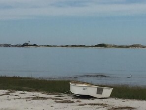 In Strandnähe, Liegestühle, Strandtücher