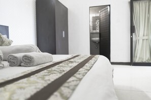 1 bedroom, free WiFi - Private Suite with Walk-in Rain Shower (Dalung)
