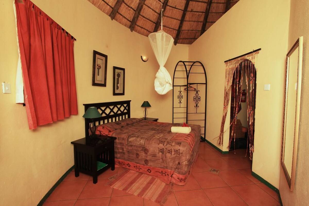 Desk, cots/infant beds, rollaway beds, bed sheets